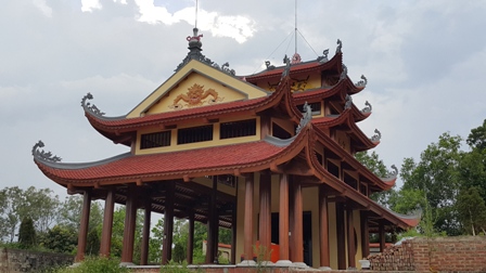 Nhà Từ Đường - Mộ chí vừa mới khánh thành năm 2016 của môt gia đình thuộc nhánh họ Đồng ở thôn Khê Khẩu, xã Văn Đức, Chí Linh, Hải Dương.