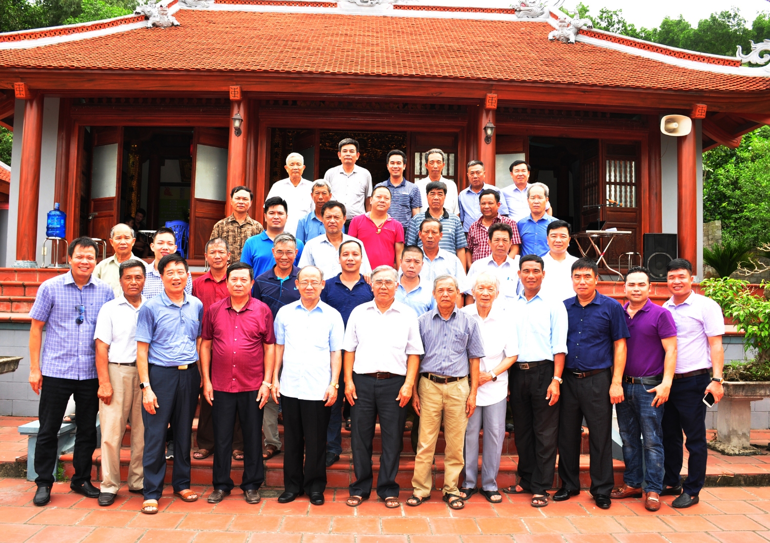 Các thành viên tham dự Hội nghị chụp ảnh lưu niệm