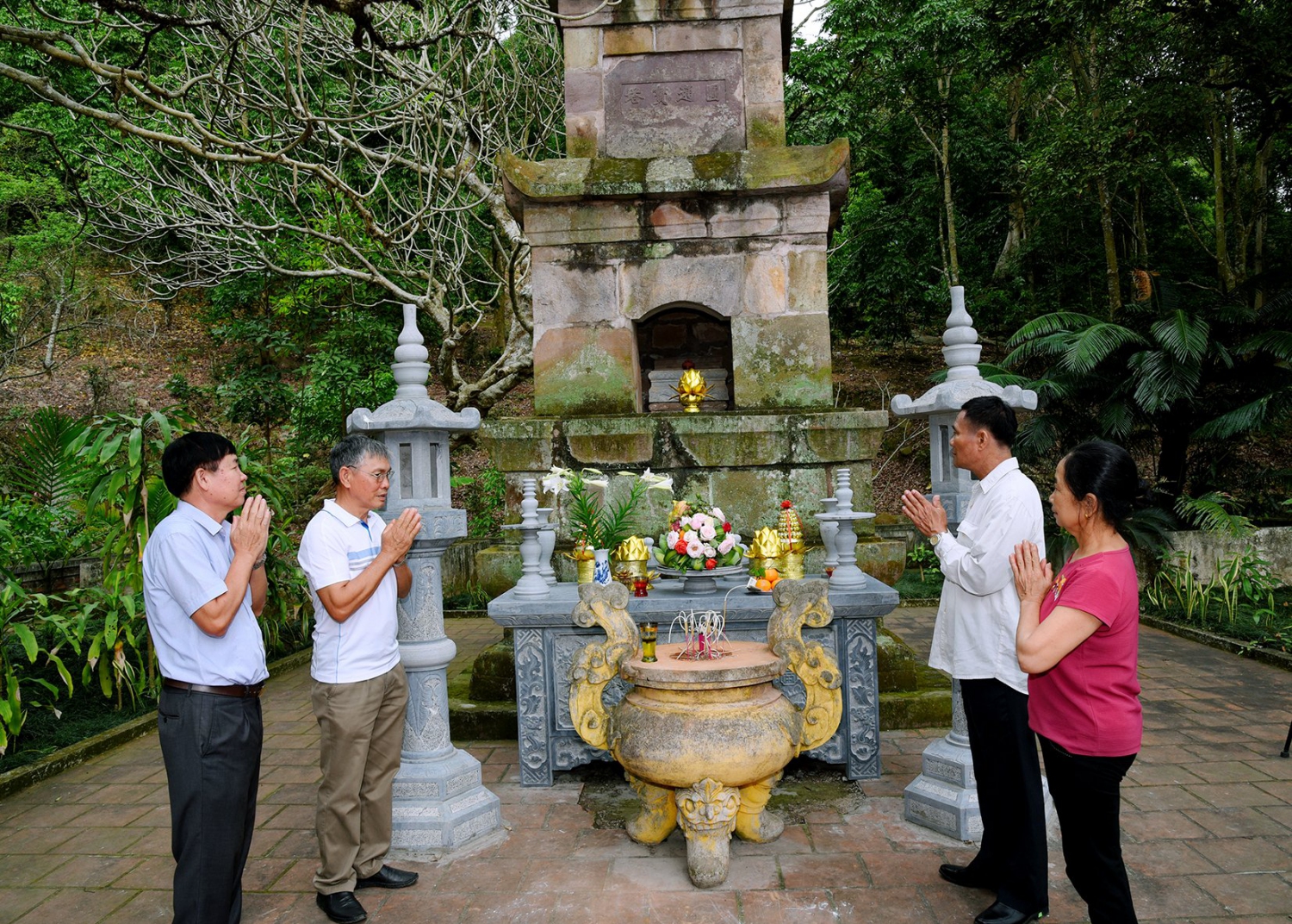 z2435026818740 c256de6240234e243b9b0849db99b875